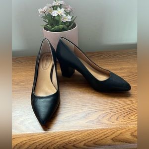 CORSO COMO REGINA PUMP BLOCK HEEL POINTED TOE IN BLACK. SIZE 7.5